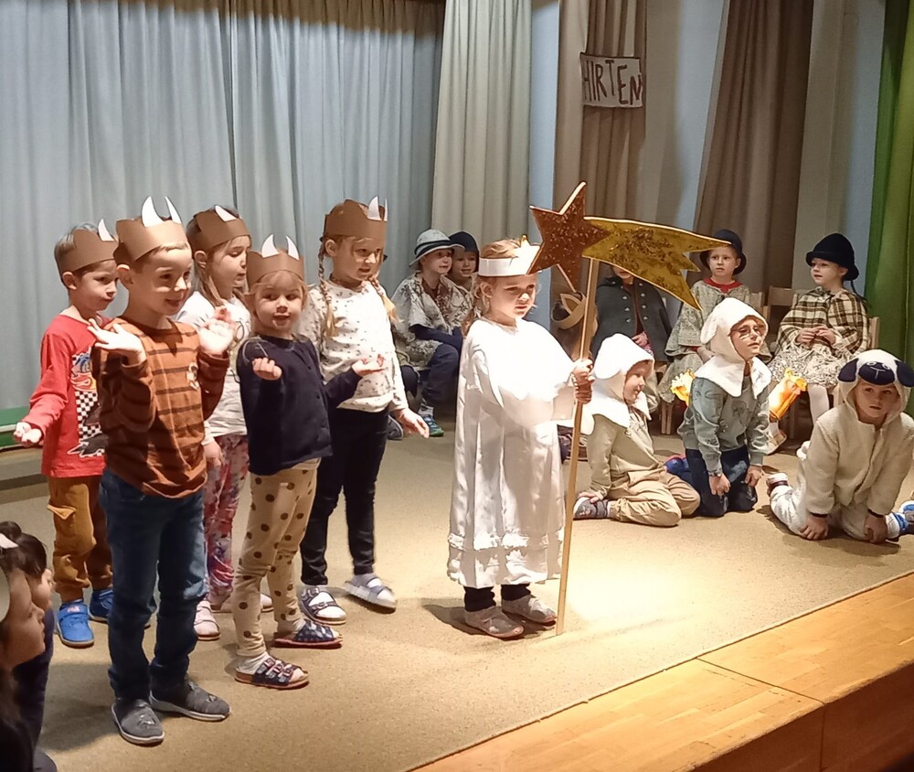 Weihnachtsfeier im Kindergarten / Don Bosco Kindergarten Stams